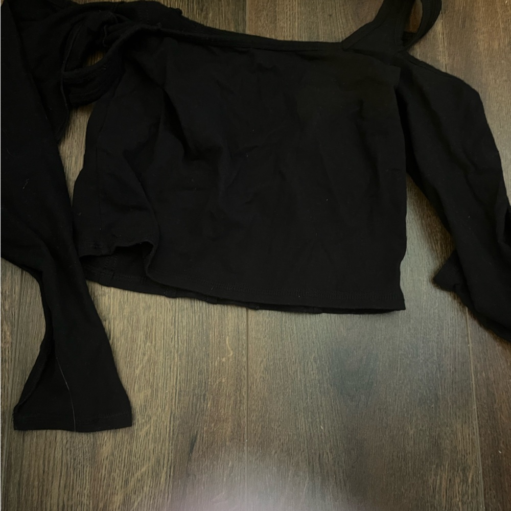 Social tourist black cut out cropped shirt
